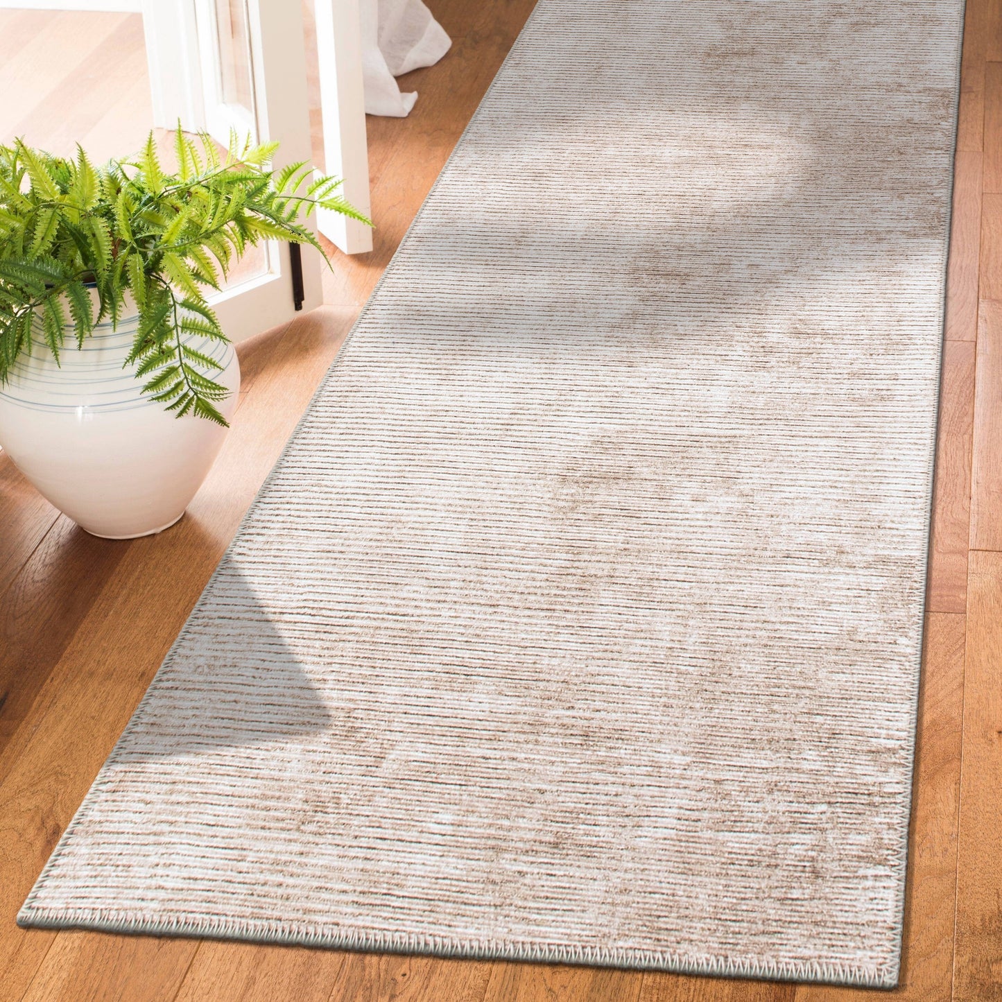 Tapis contemporain à rayures usées lavable en machine