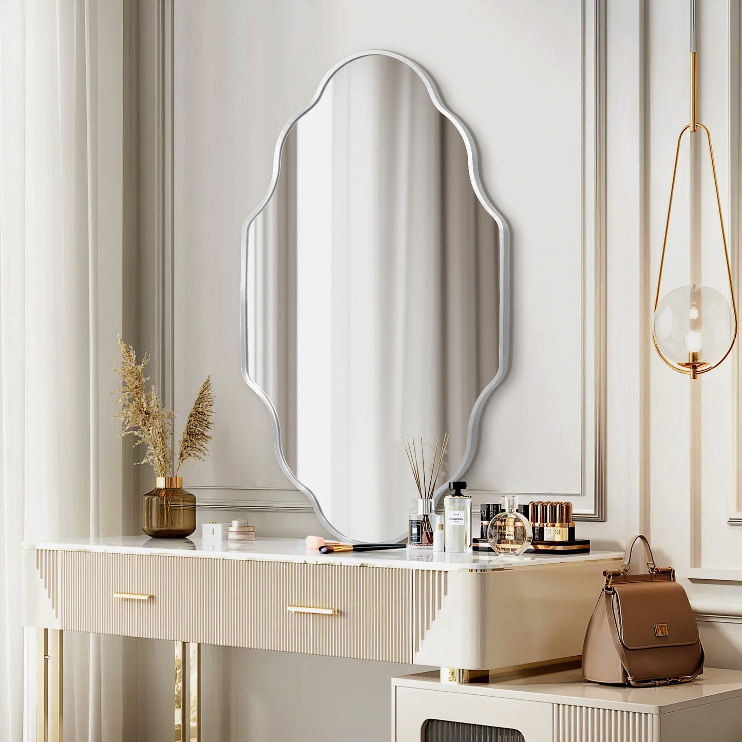 Miroir mural irrégulier festonné avec cadre en alliage d'aluminium