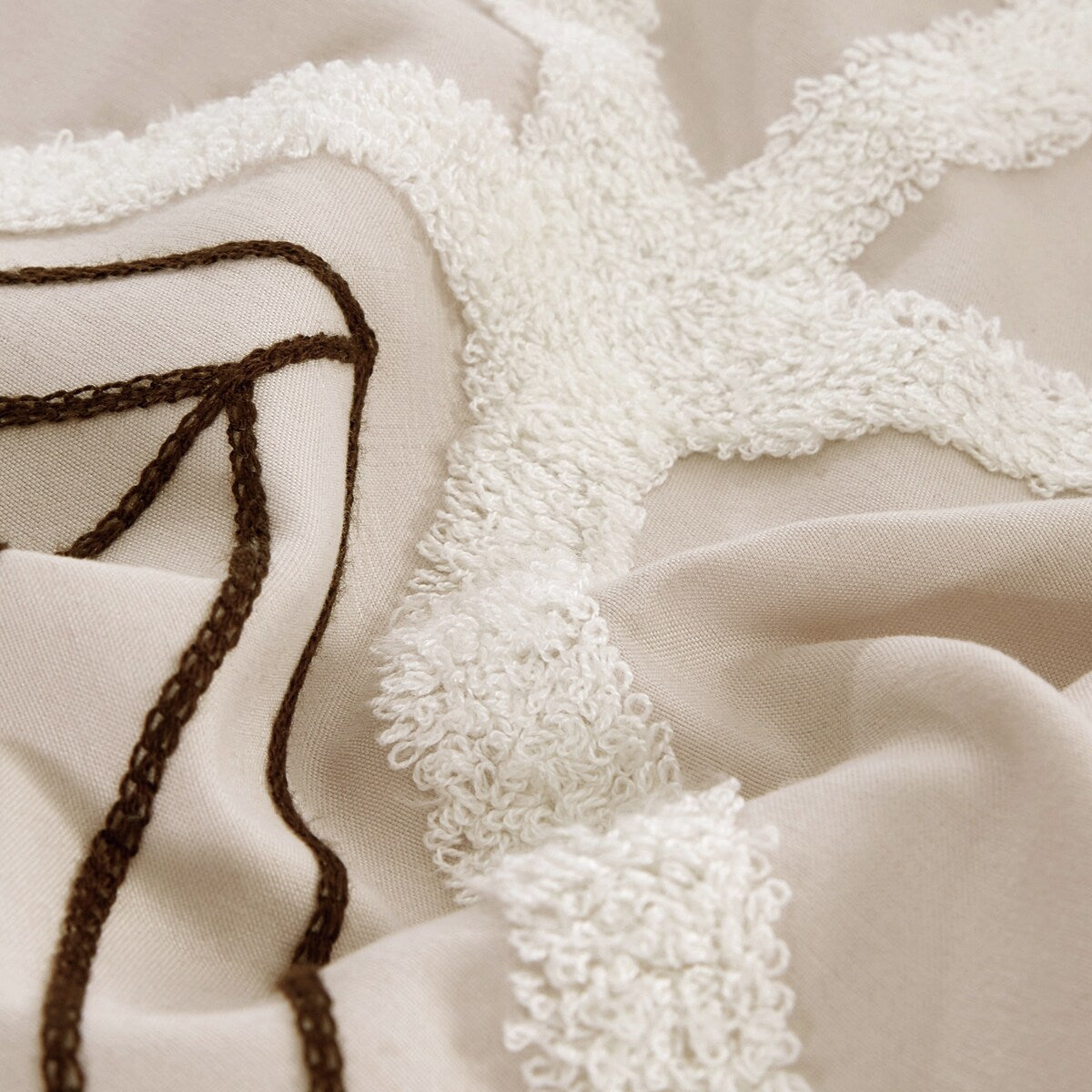 Parure de lit Nanshing Corina 7 pièces en tissu éponge brodé