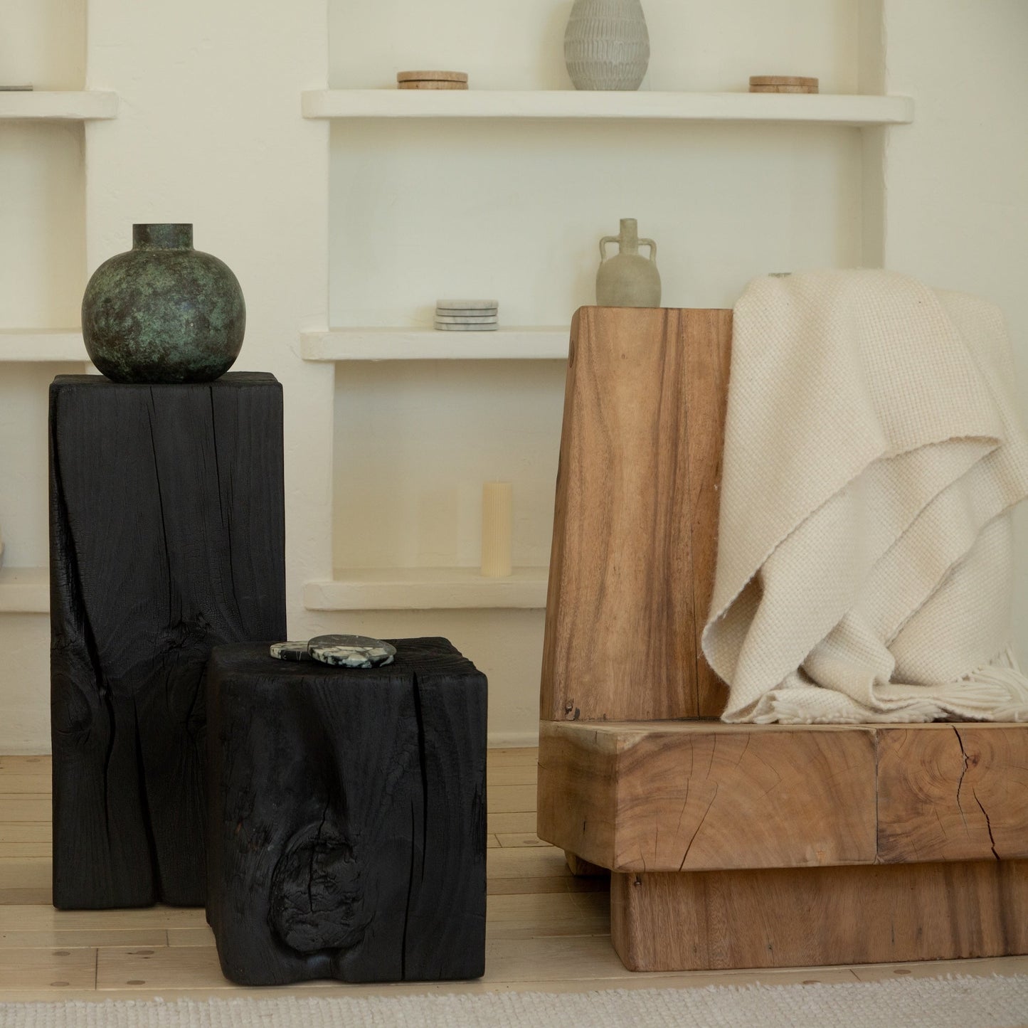 Piédestal de sculpture au fusain - Moyen