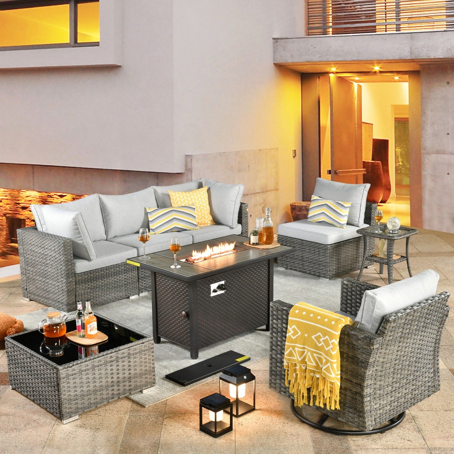 Ensemble de 8 chaises pivotantes en osier pour patio extérieur XIZZI avec table et foyer