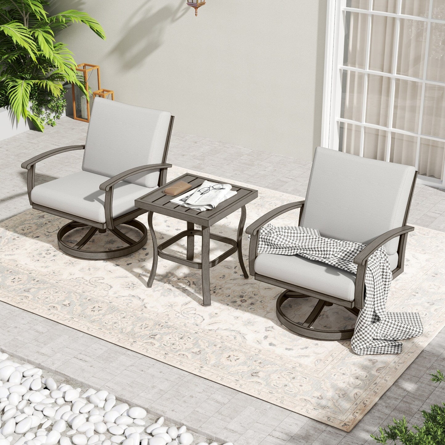 Ensemble bistro de patio 3 pièces en aluminium avec table d'appoint, fauteuils pivotants et coussins gris clair