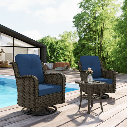 Ensemble de 3 chaises pivotantes à bascule rembourrées en rotin pour patio avec table d'appoint