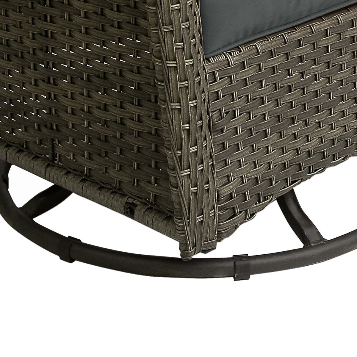 Ensemble de 3 chaises pivotantes à bascule rembourrées en rotin pour patio avec table d'appoint