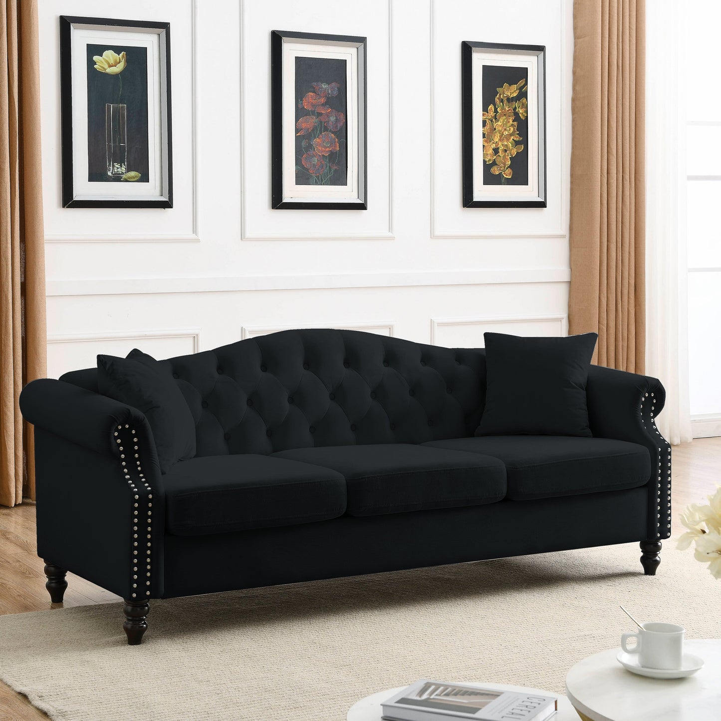 [Vidéo] Canapé Chesterfield 79 en velours noir pour salon, canapé 3 places capitonné avec accoudoirs roulés et tête de clou pour salon