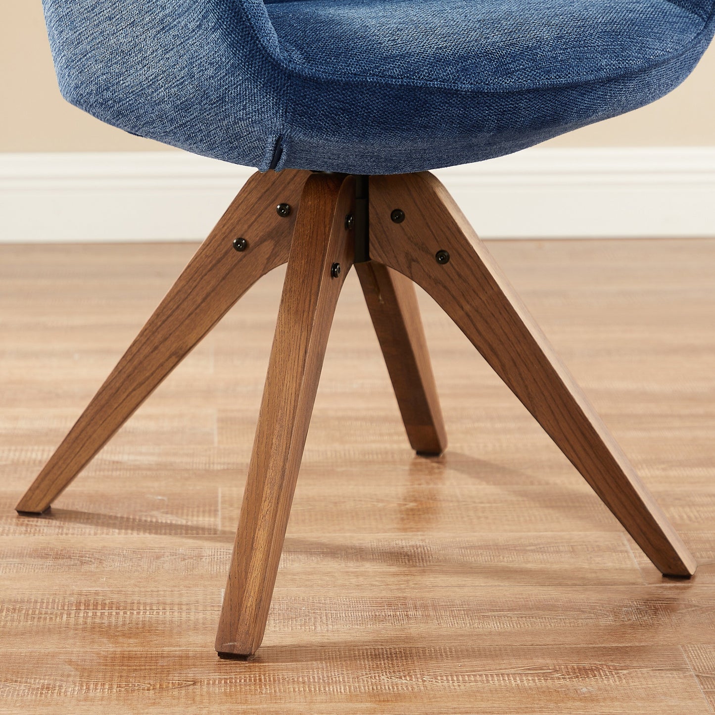 Fauteuil d'appoint pivotant Art Leon moderne avec pieds en bois