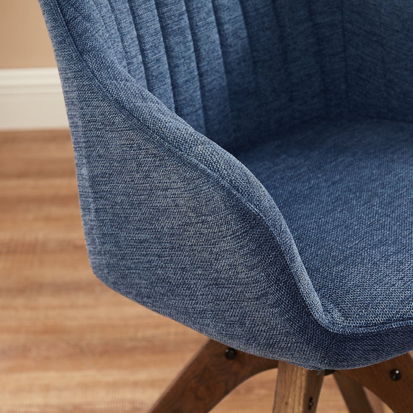 Fauteuil d'appoint pivotant Art Leon moderne avec pieds en bois