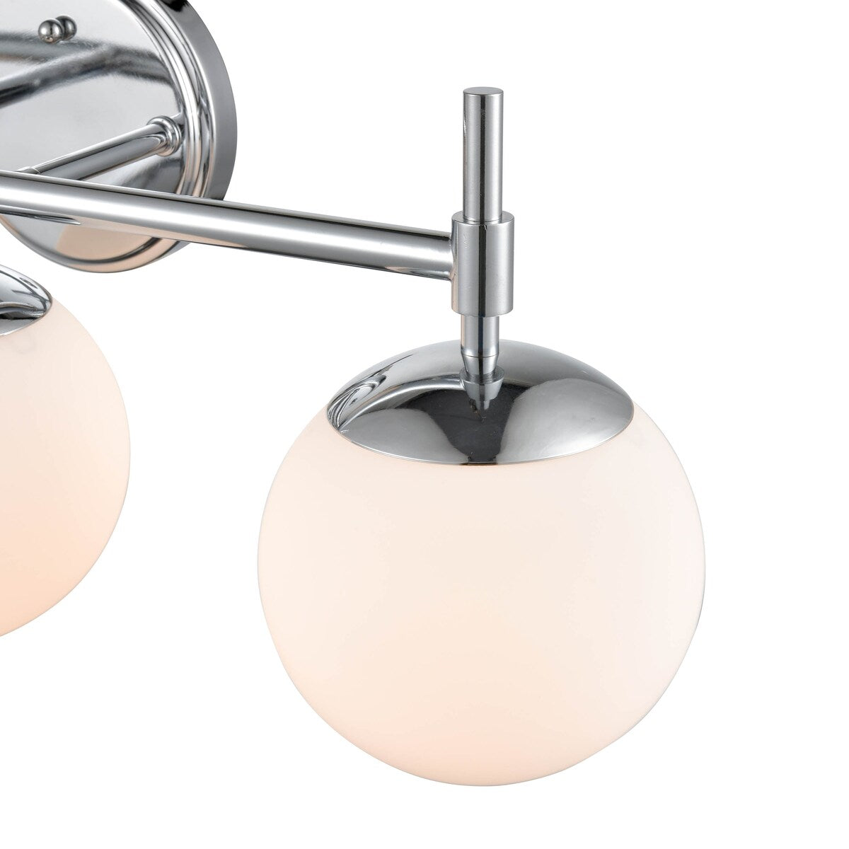 Luminaire de salle de bain à 3 lampes 929 Lighting, disponible en plusieurs finitions et avec abat-jour en verre opale