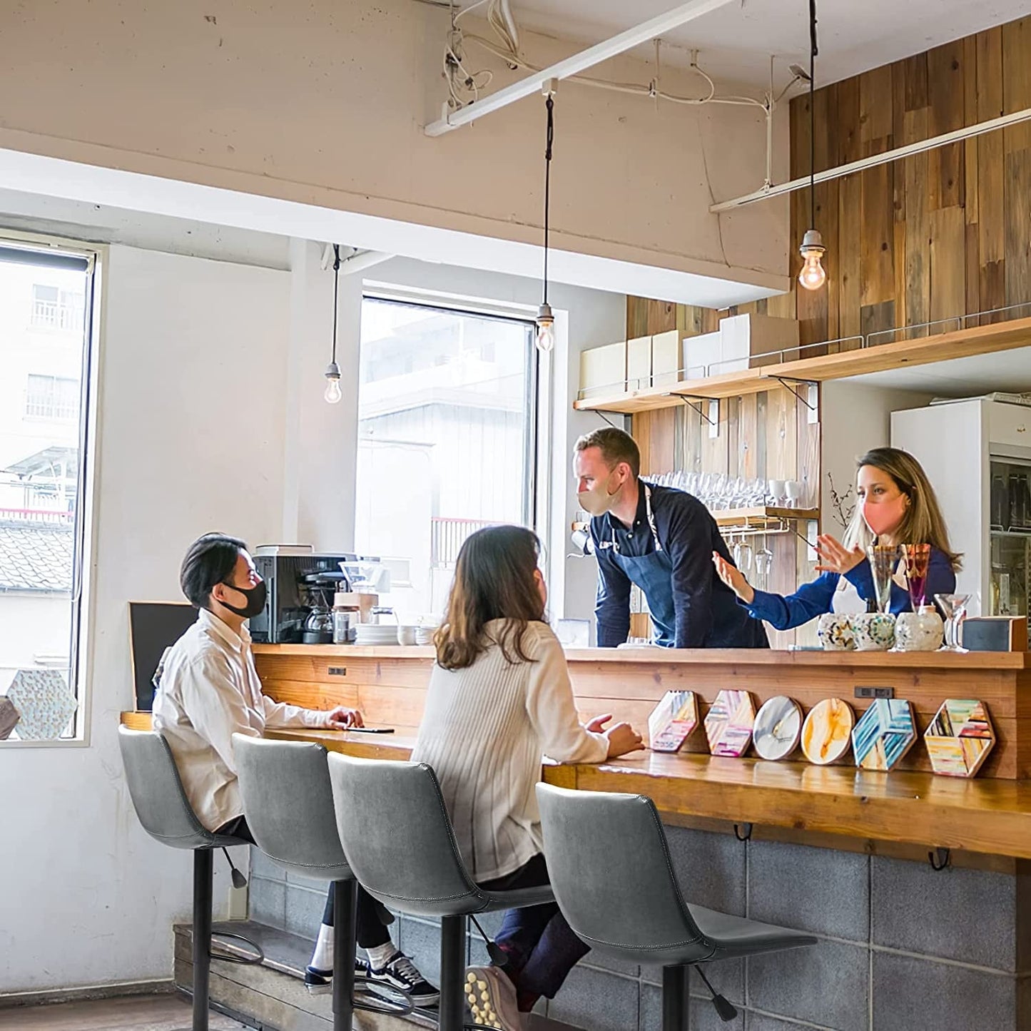 Tabourets de bar pivotants réglables Bossin avec dossier – Hauteur comptoir