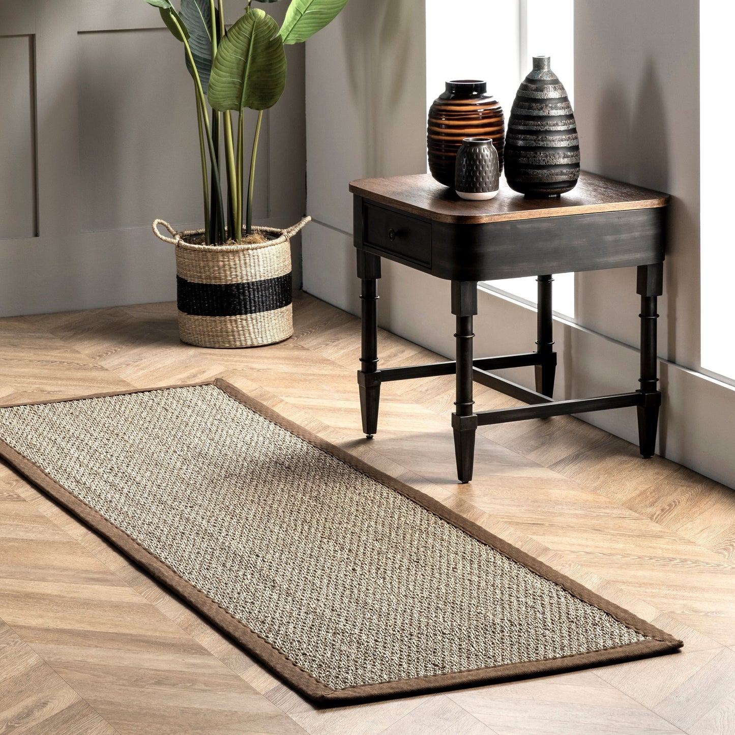 Tapis Nuloom Kiana Casual à bordure en jonc de mer