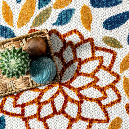 Tapis d'intérieur/extérieur Nuloom Ronda à motif floral audacieux