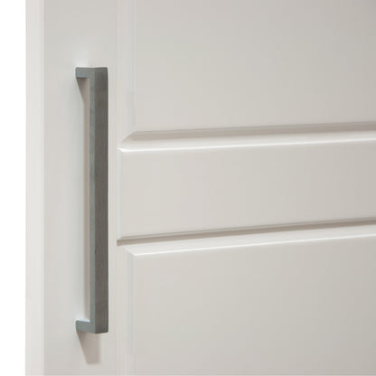 Armoire penderie Cosmo 3 portes 100 % bois massif de Palace Imports avec portes en bois massif ou en miroir