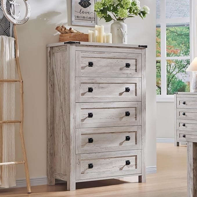 Commode haute en bois à 5 tiroirs de style ferme, idéale pour la chambre à coucher