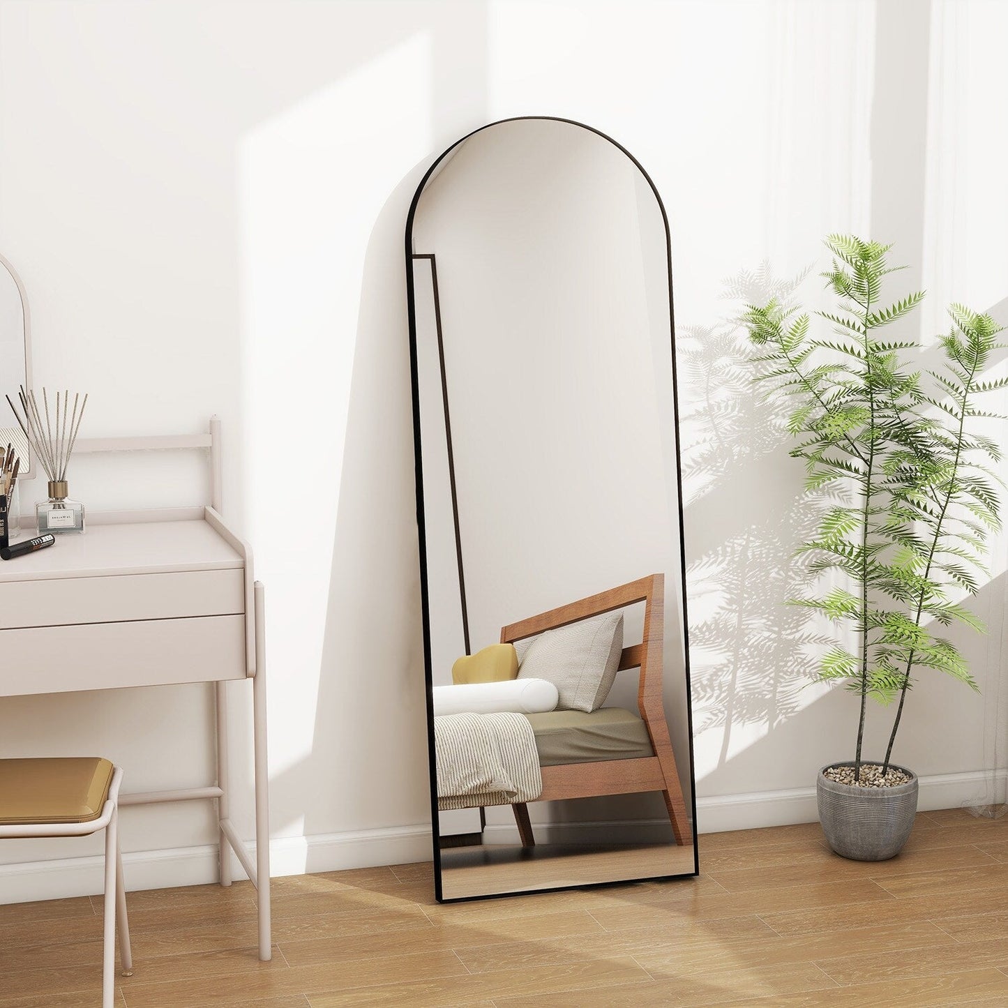 Miroir arqué pleine longueur avec verre incassable et support, cadre en alliage d'aluminium pour vestiaire de chambre, sur pied