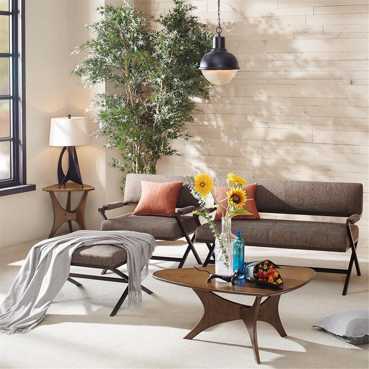 Table d'appoint triangulaire en bois INK IVY Blaze