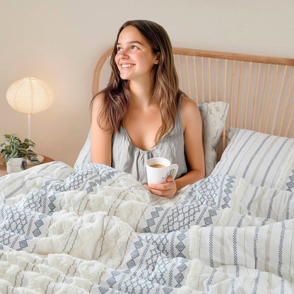 Parure de lit Imani en coton imprimé avec chenille INK+IVY