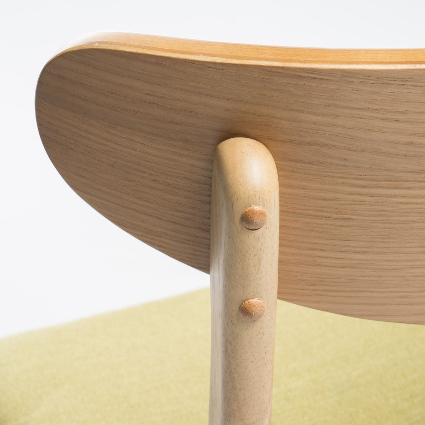 Chaise de salle à manger Abrielle en bois d'hévéa rembourrée, style milieu de siècle, par Christopher Knight Home (lot de 2)