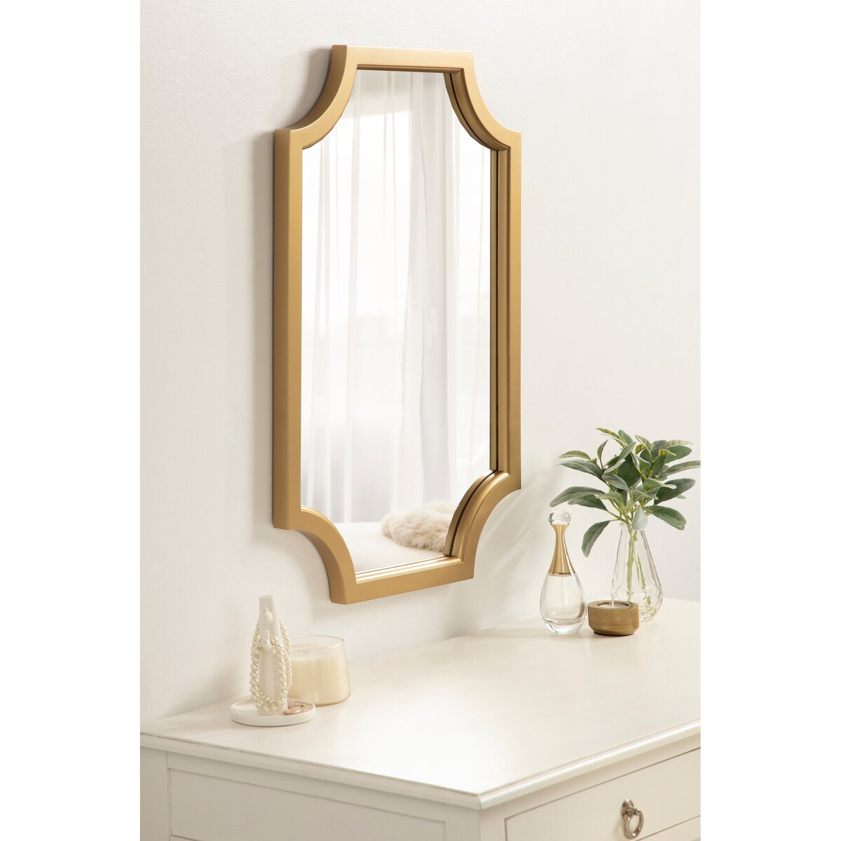 Miroir encadré en bois festonné Kate et Laurel Hogan