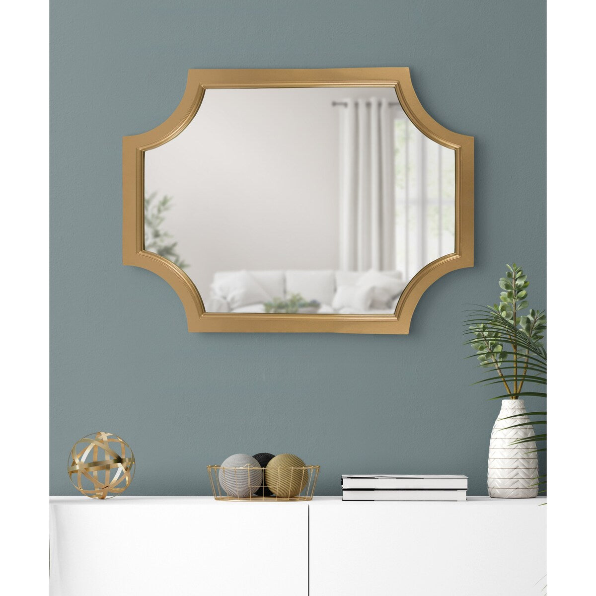 Miroir encadré en bois festonné Kate et Laurel Hogan