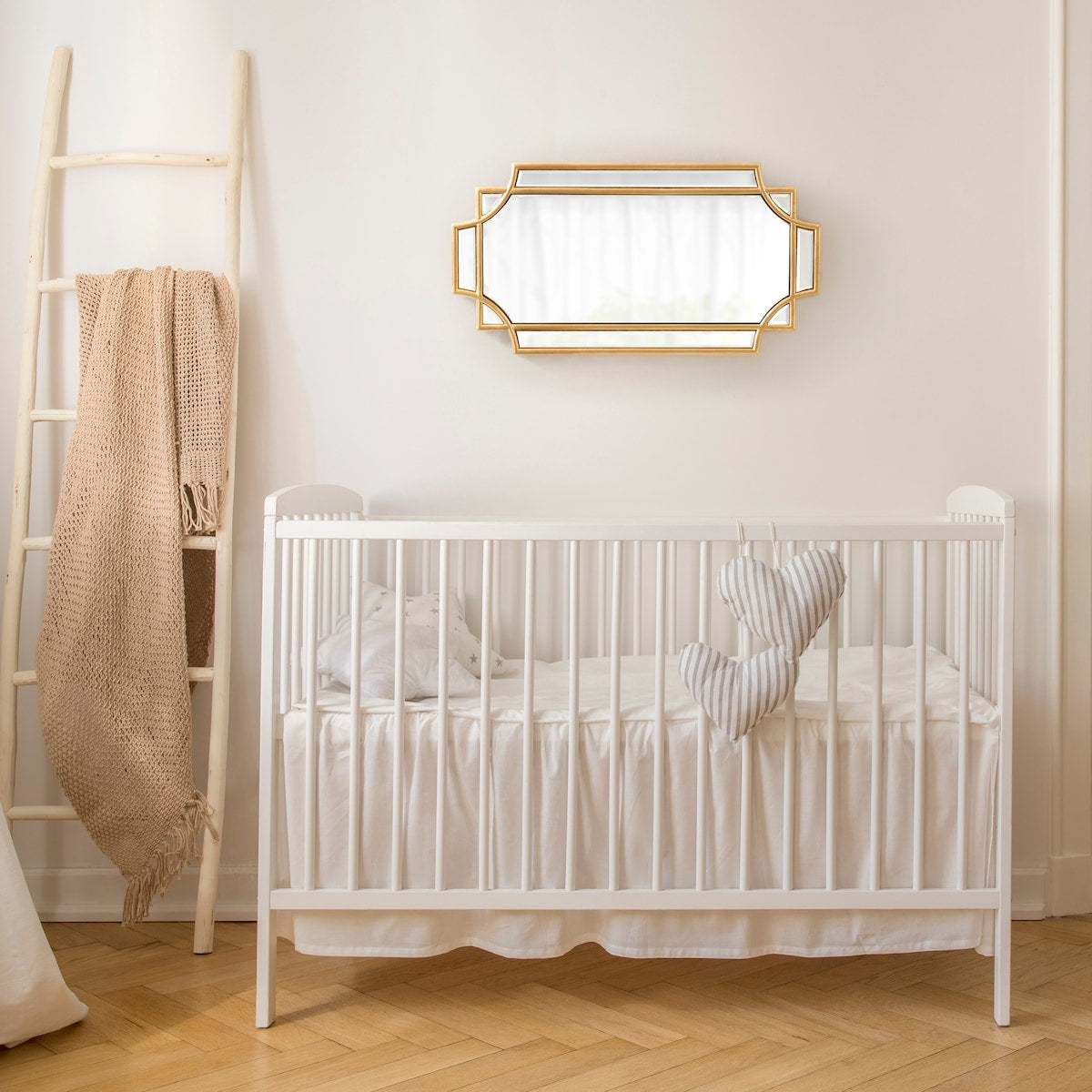 Miroir mural décoratif traditionnel encadré Kate et Laurel Minuette