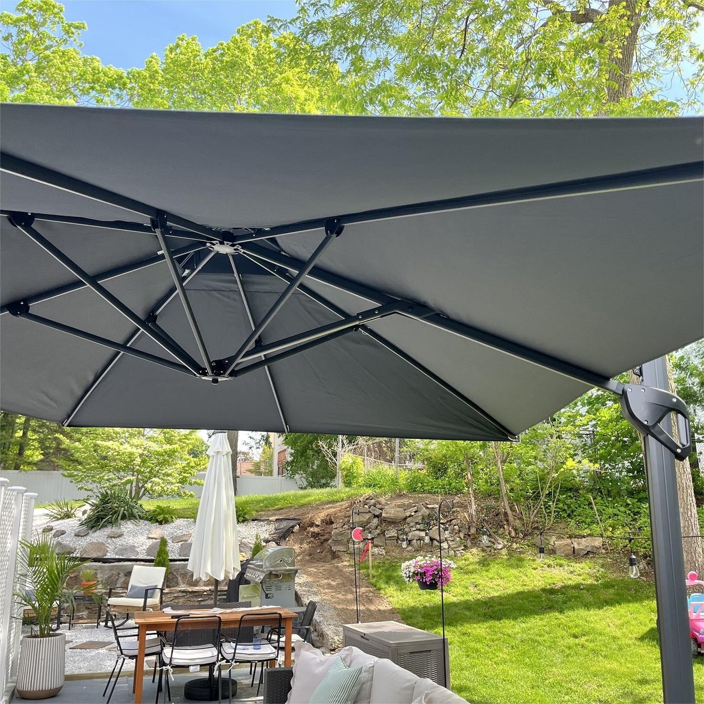 MAISON ARTS Parasol déporté hydraulique automatique de 12 pieds avec mât en aluminium et rotation à 360 degrés