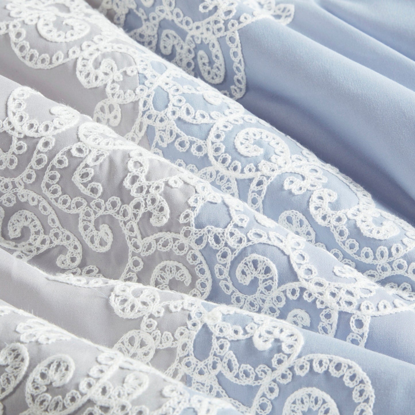 Parure de lit Madison Park Vera en microfibre brodée 8 pièces