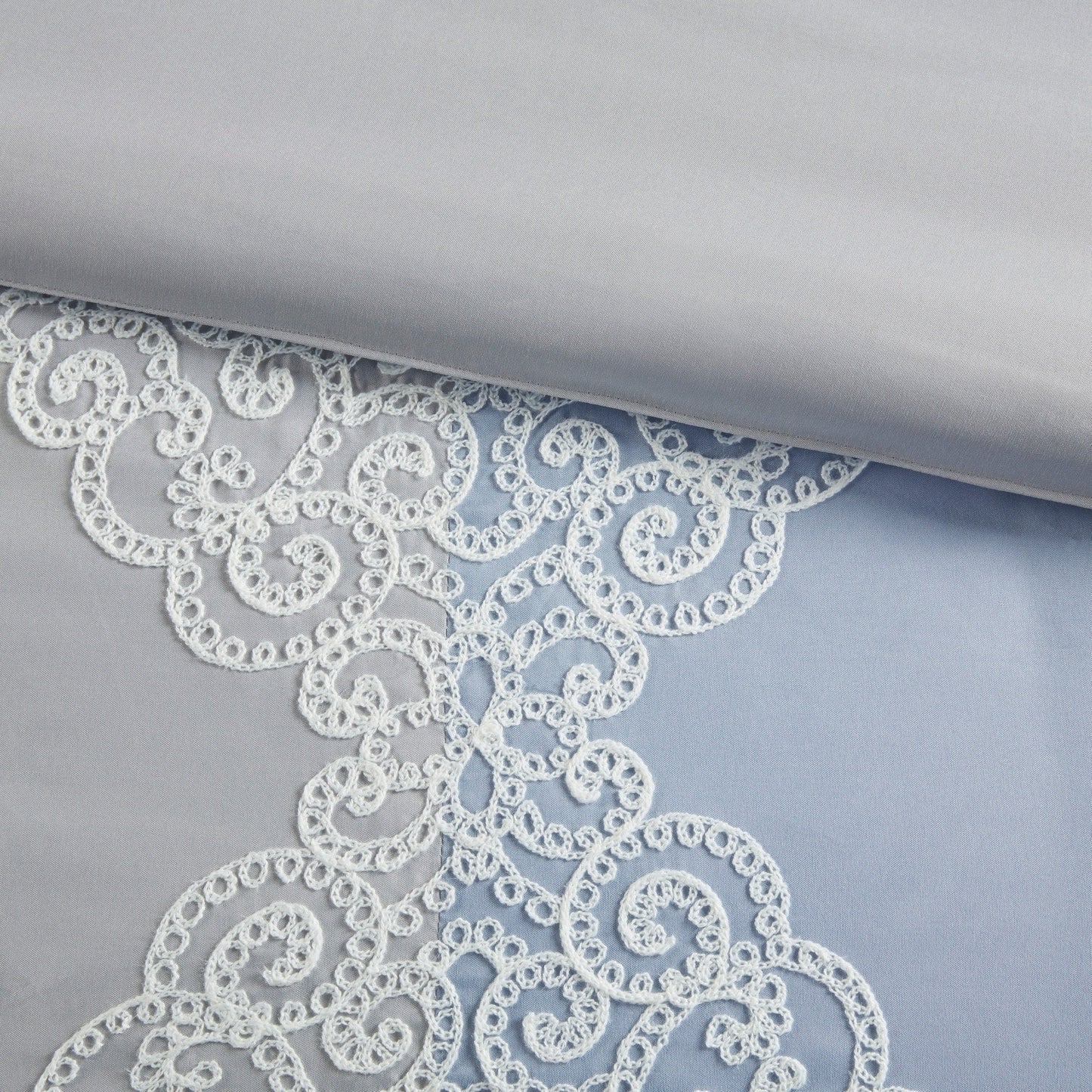 Parure de lit Madison Park Vera en microfibre brodée 8 pièces