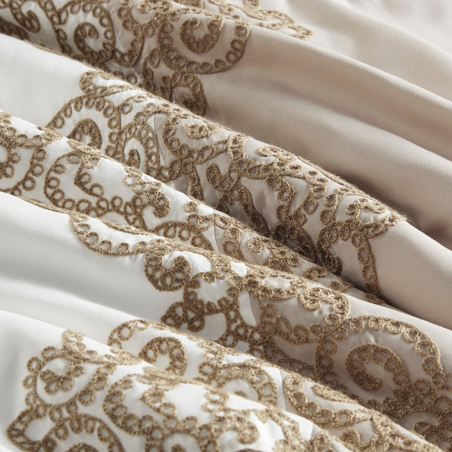 Parure de lit Madison Park Vera en microfibre brodée 8 pièces