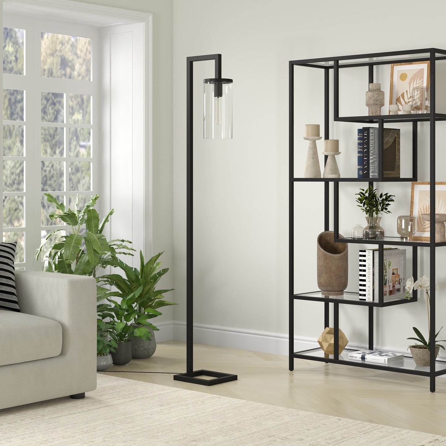 Lampadaire haut Malva 67,75 avec abat-jour en verre - 11 pouces de large