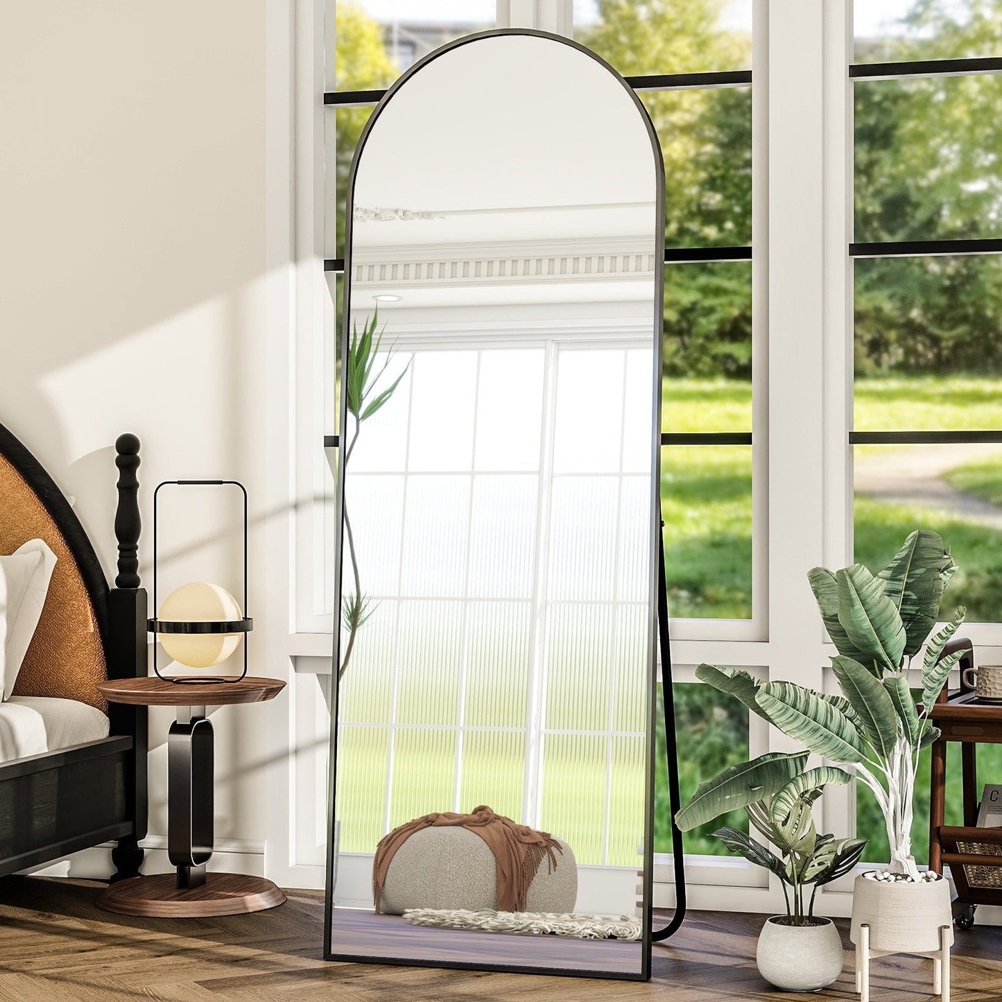 Miroir mural en forme d'arche en métal sur toute la longueur