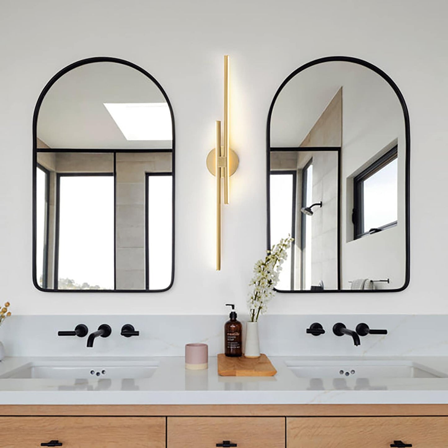 Applique murale linéaire minimaliste en métal à 2 ampoules à LED et intensité variable