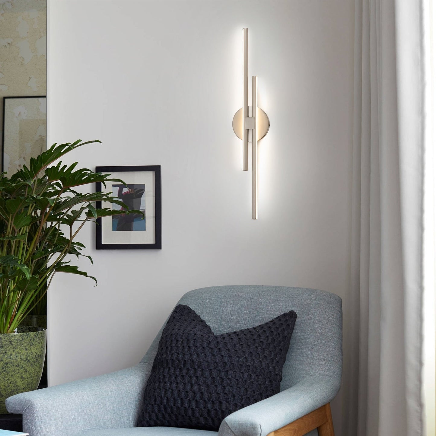 Applique murale linéaire minimaliste en métal à 2 ampoules à LED et intensité variable