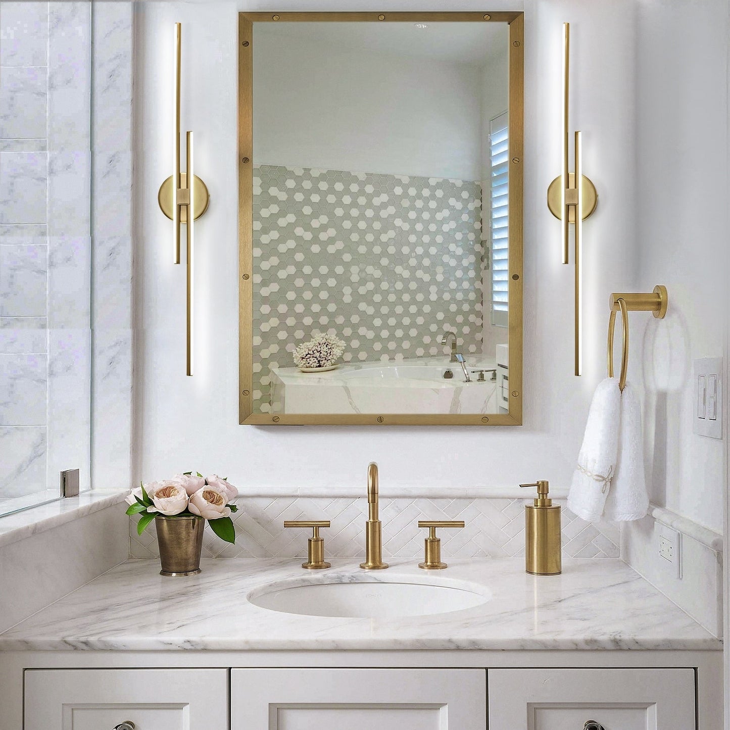 Applique murale linéaire minimaliste en métal à 2 ampoules à LED et intensité variable