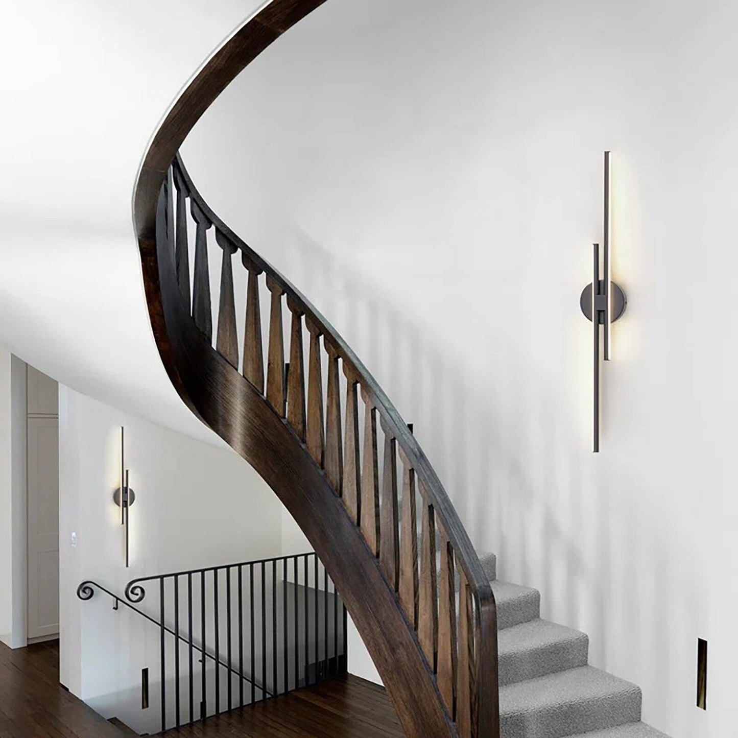 Applique murale linéaire minimaliste en métal à 2 ampoules à LED et intensité variable