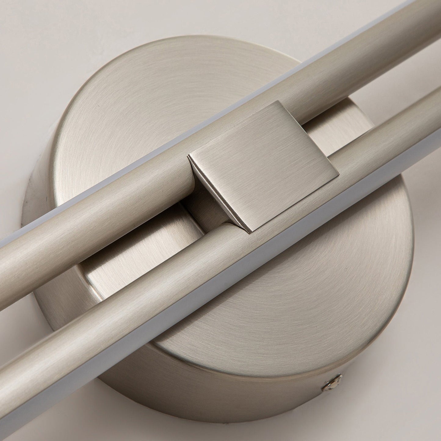 Applique murale linéaire minimaliste en métal à 2 ampoules à LED et intensité variable