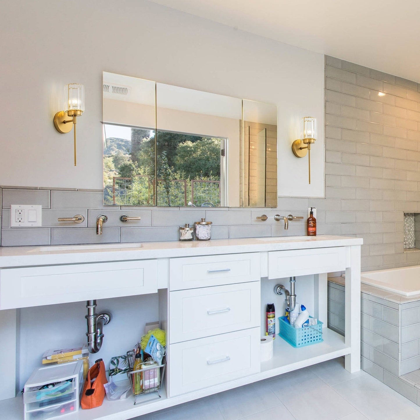 Applique murale moderne dorée à intensité variable, style cylindre glamour pour salle de bain, en cristal, pour vanité