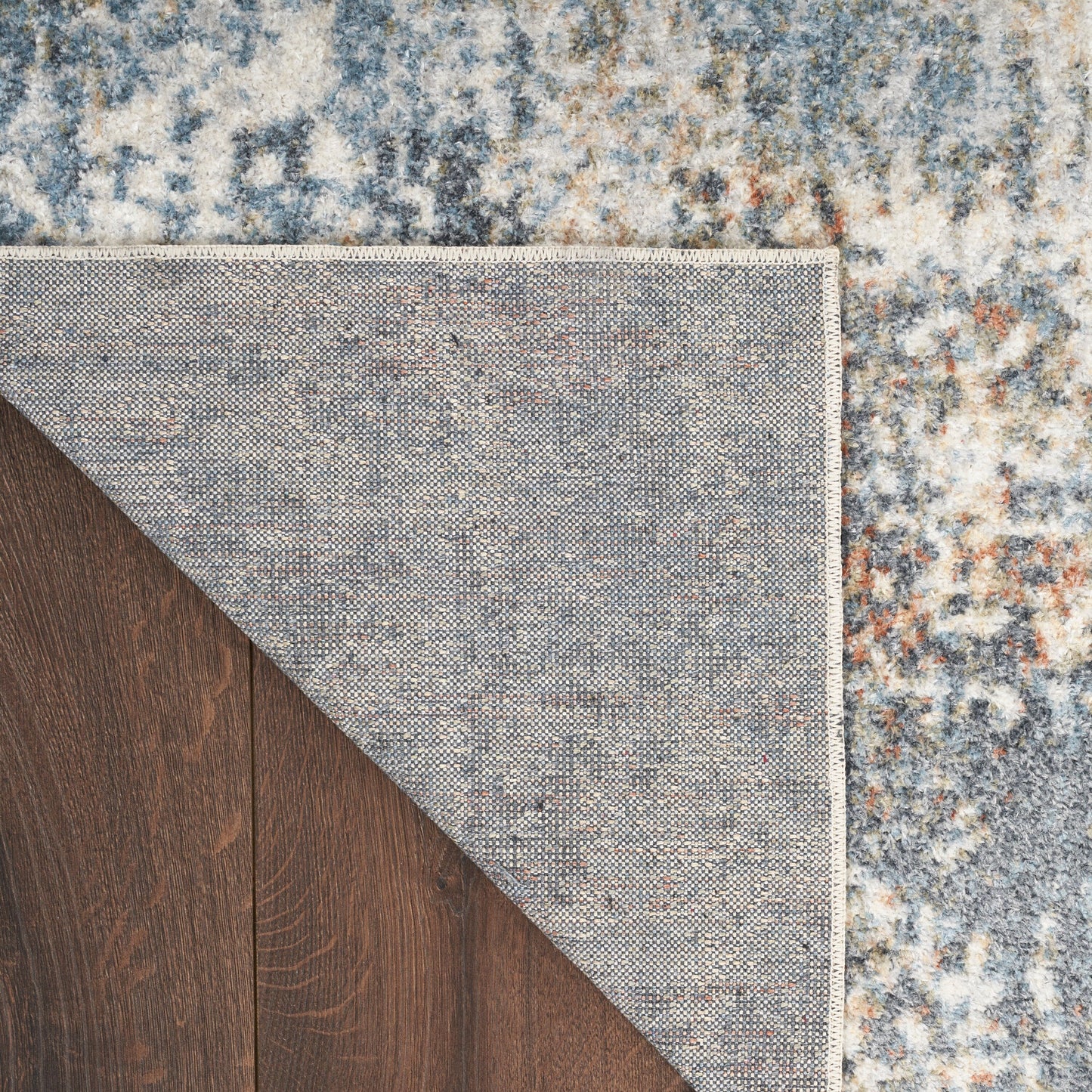 Tapis Nourison Astra lavable en machine à motifs abstraits