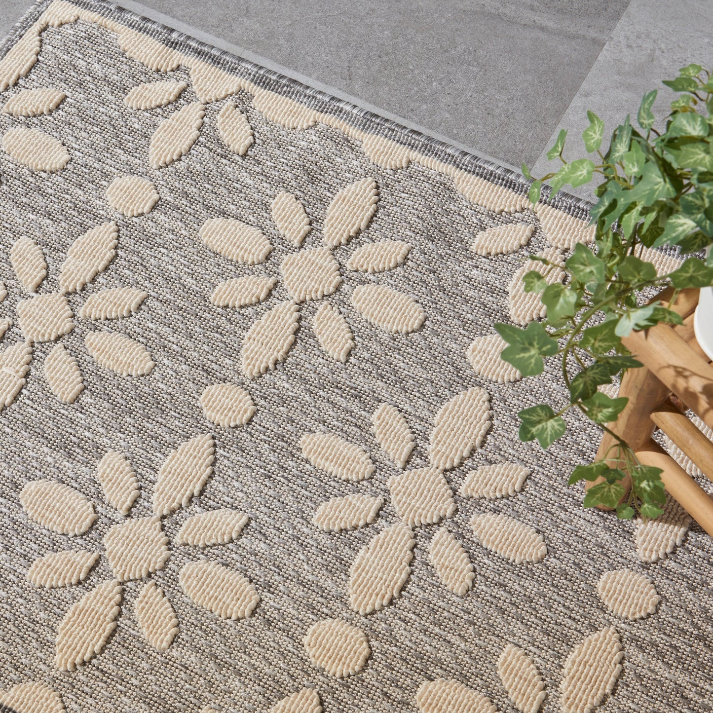 Tapis d'intérieur/extérieur Nourison Palamos à motif floral moderne et géométrique à hauteur variable