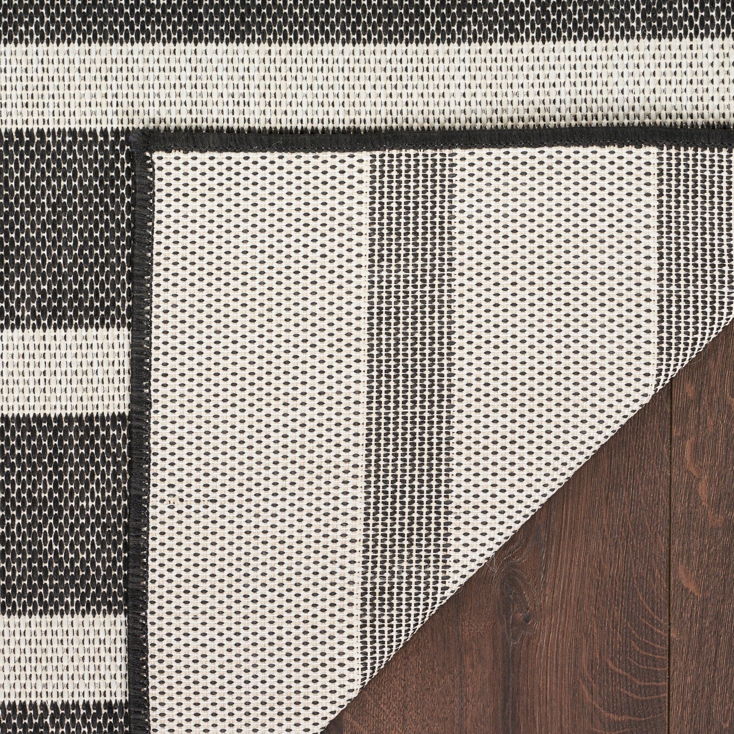 Tapis rayé d'intérieur/extérieur Nourison Selerno.