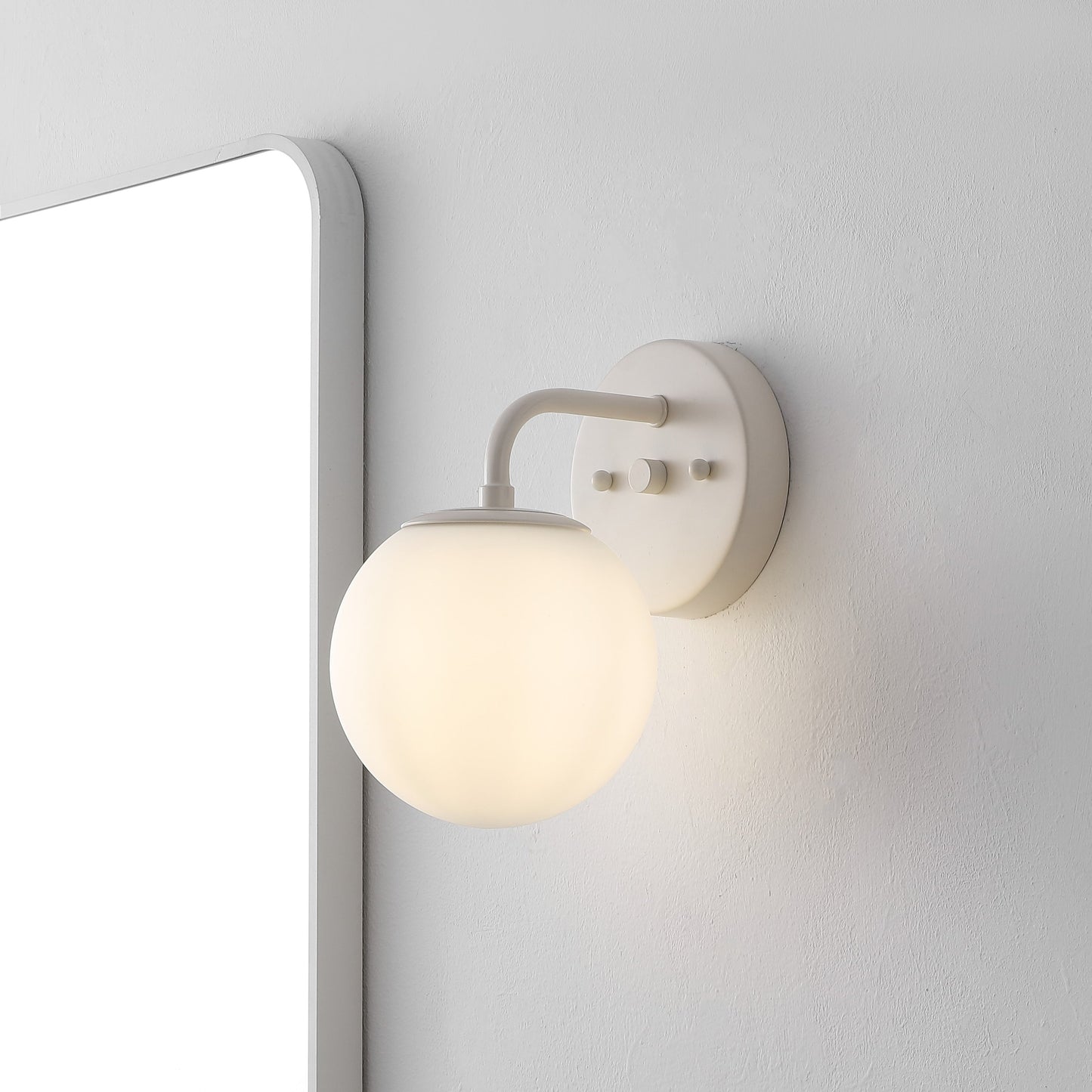 Luminaire de coiffeuse moderne à LED en métal et verre dépoli, par JONATHAN Y