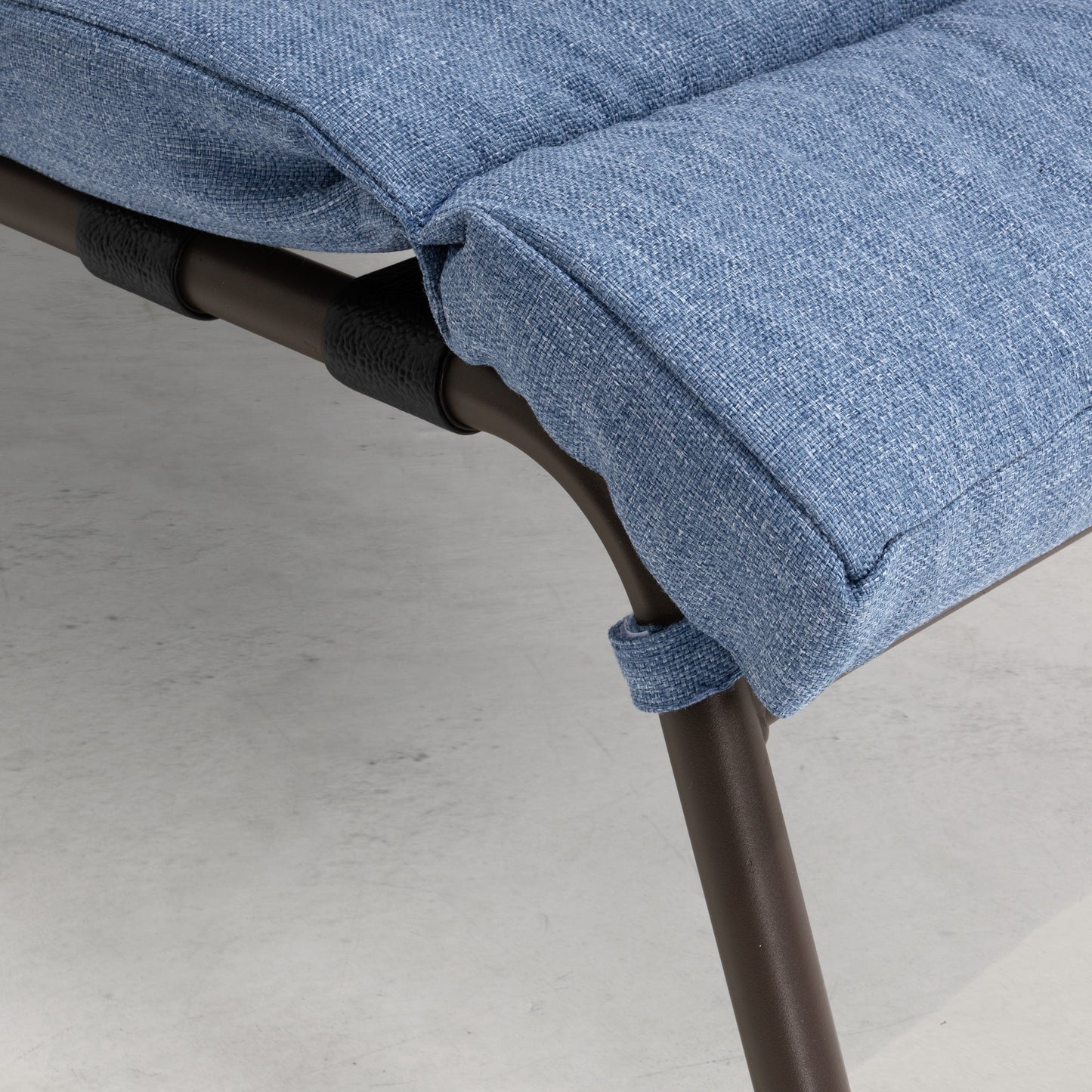 Chaise longue d'extérieur réglable avec coussin pour patio, plage, piscine