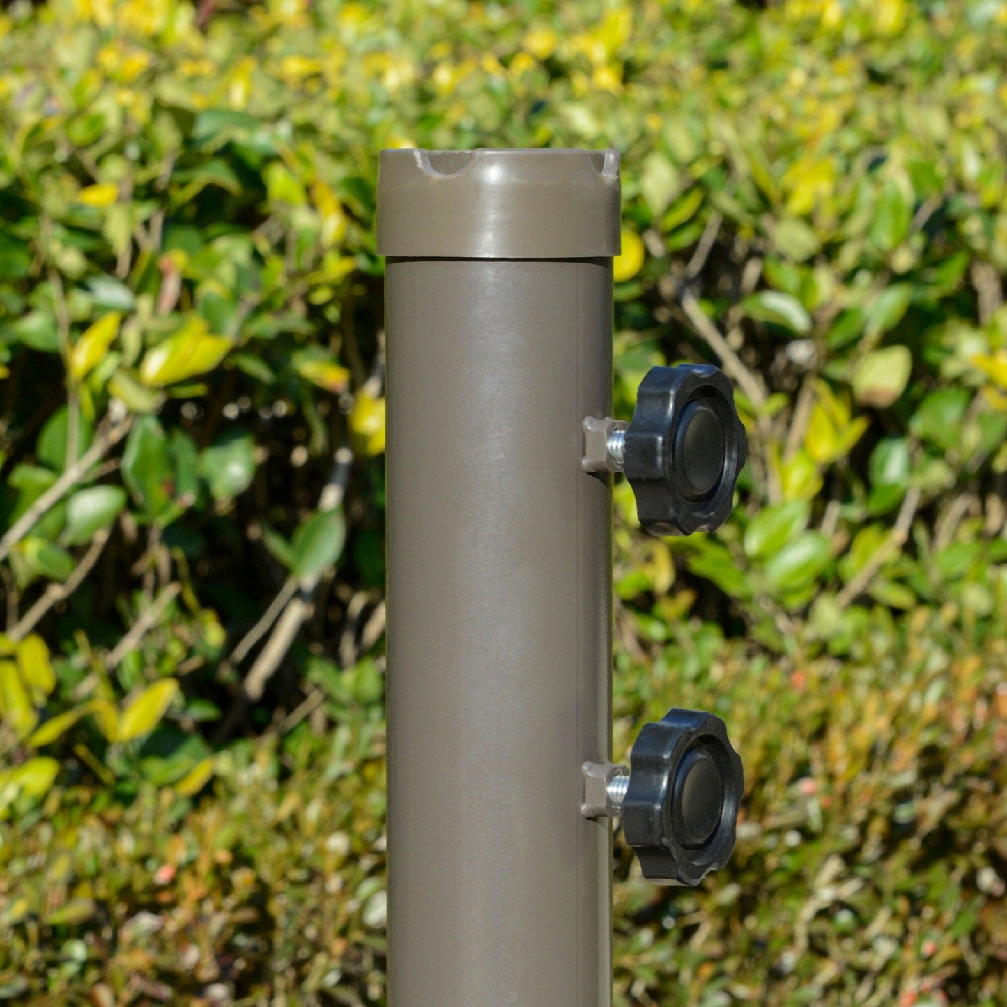 Parasol déporté Outsunny 9' à 2 niveaux avec manivelle, base croisée et 8 baleines, parasol de jardin excentré