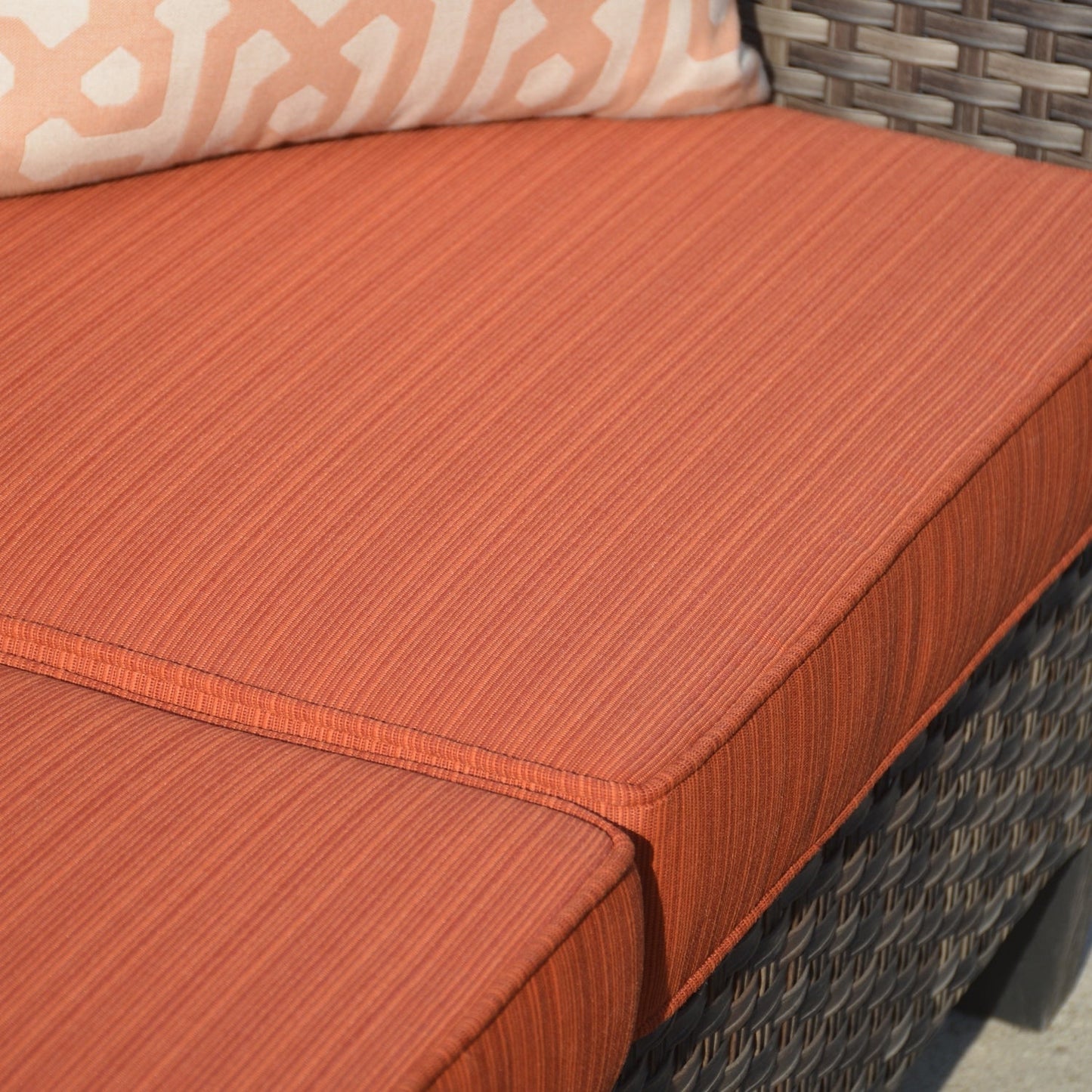 Ensemble de 5 sièges de jardin en osier à dossier haut OVIOS