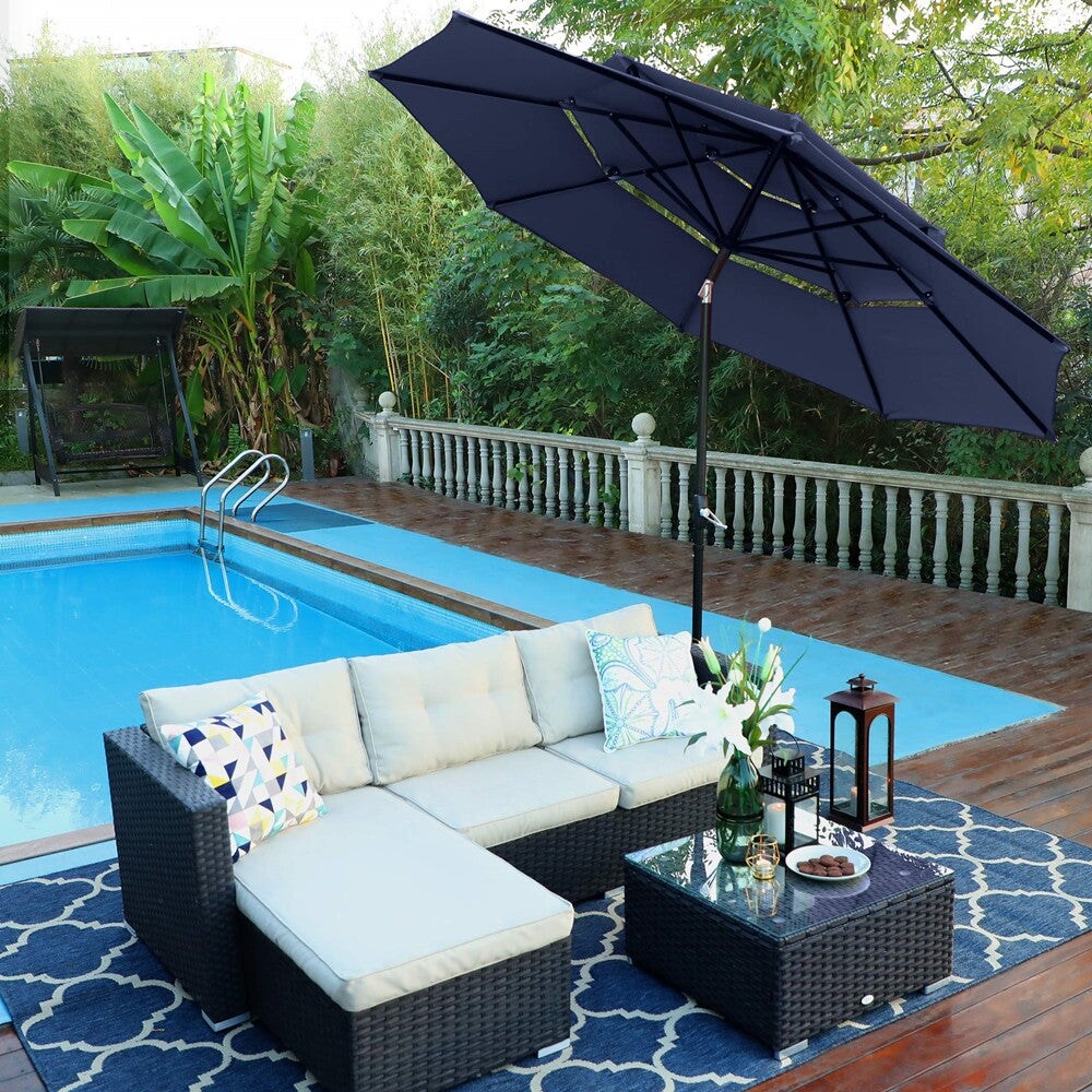 Parasol d'extérieur MAISON ARTS de 3 m (10 pi) à 3 niveaux, compatible avec la plupart des tables de patio, avec ventilation, inclinaison automatique et manivelle.