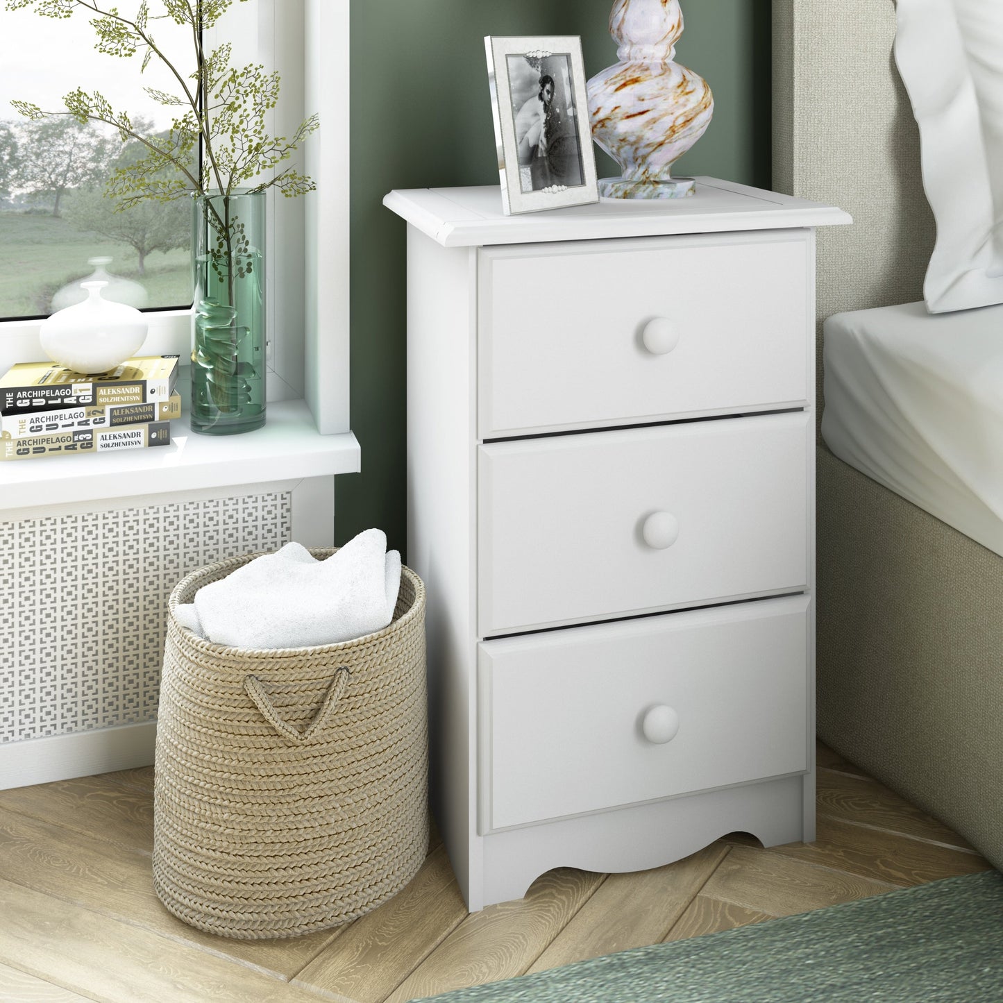 Table de chevet 3 tiroirs 100 % bois massif avec boutons en métal ou en bois de Palace Imports