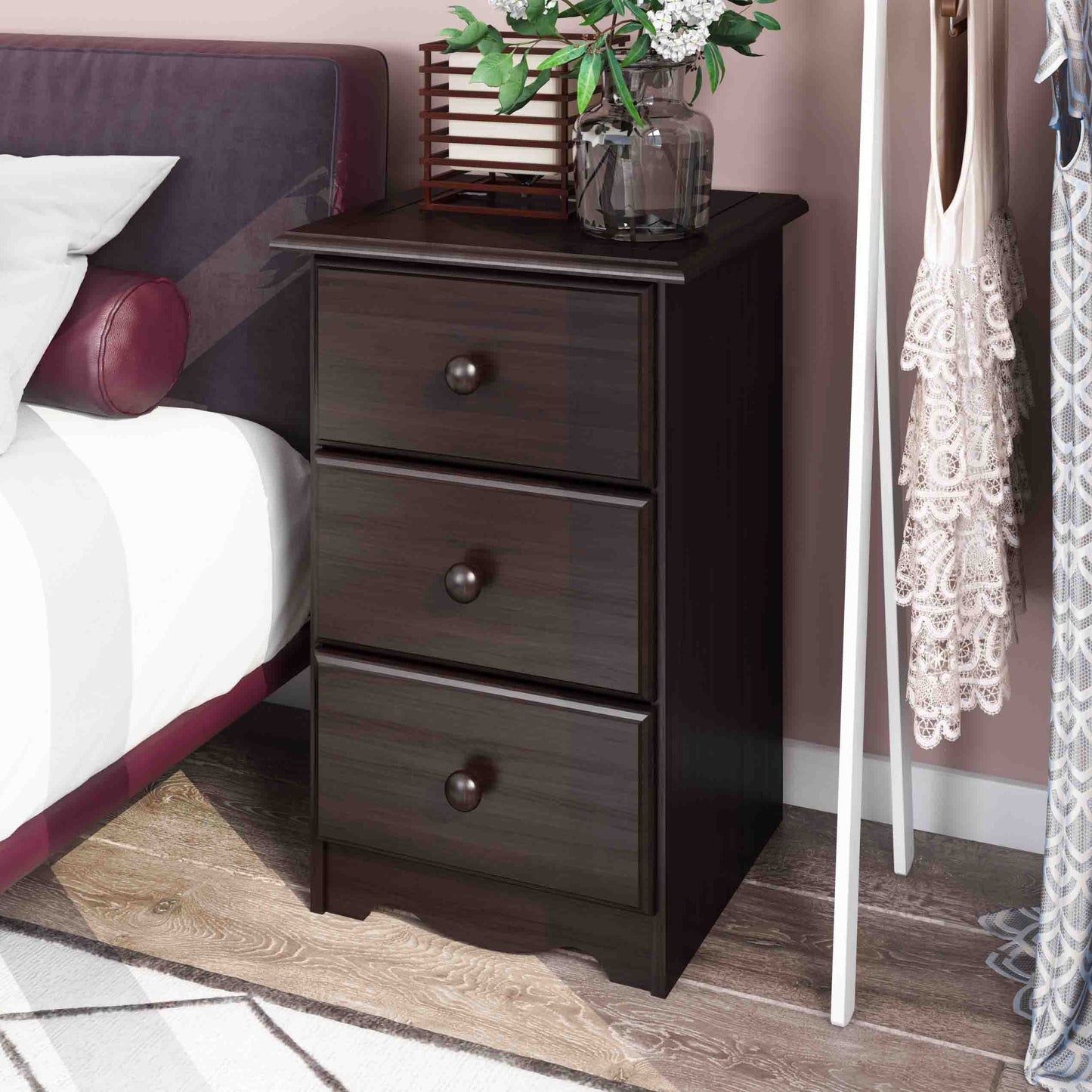 Table de chevet 3 tiroirs 100 % bois massif avec boutons en métal ou en bois de Palace Imports