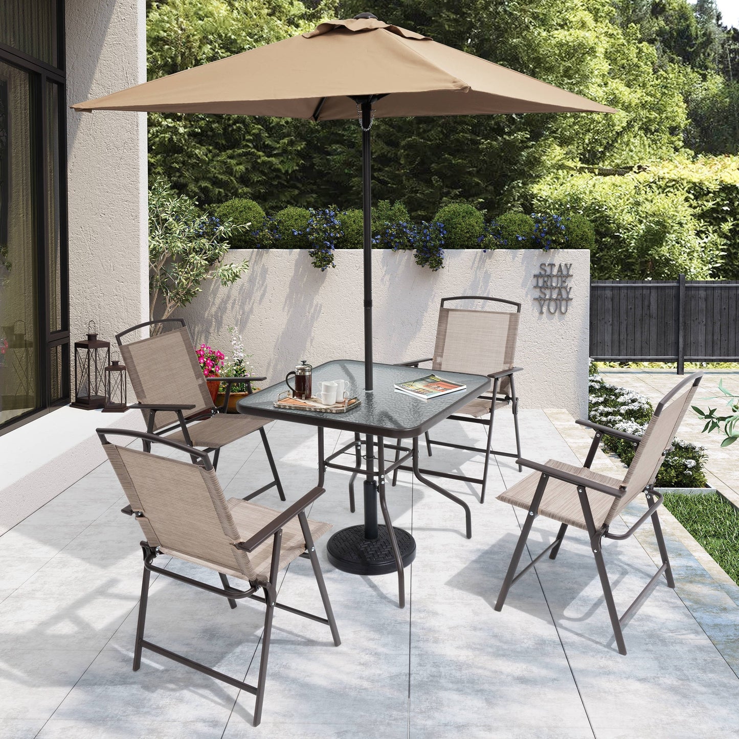 Ensemble de patio Pellebant 6 pièces avec table, parasol et 4 chaises pliantes – 22,4 l x 26,8 p x 34,4 h