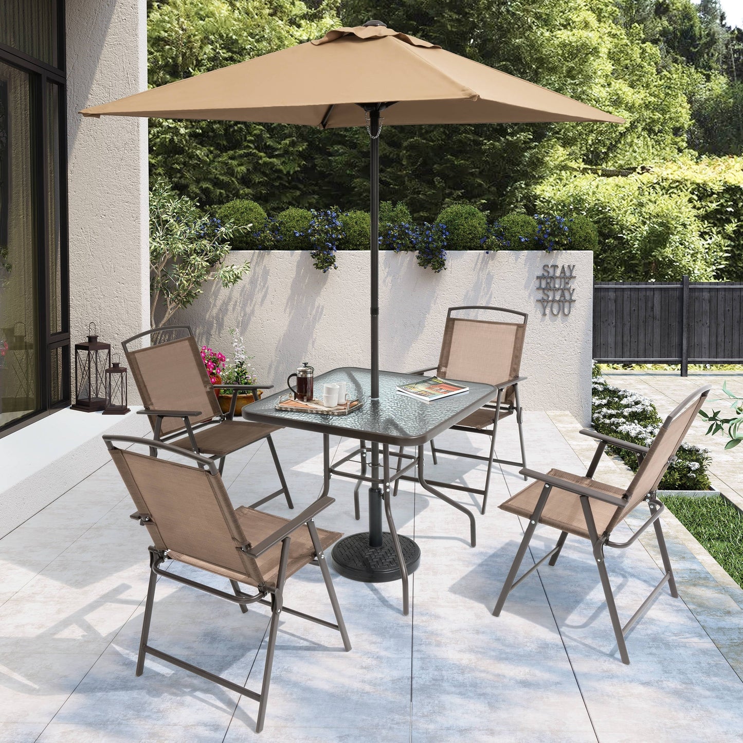 Ensemble de patio Pellebant 6 pièces avec table, parasol et 4 chaises pliantes – 22,4 l x 26,8 p x 34,4 h