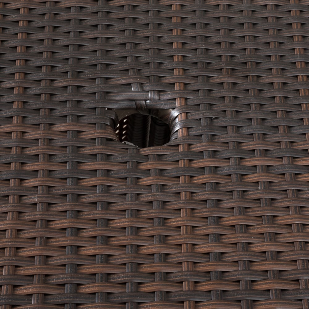 Ensemble bistrot d'extérieur Peterson 3 pièces en osier avec coussins par Christopher Knight Home