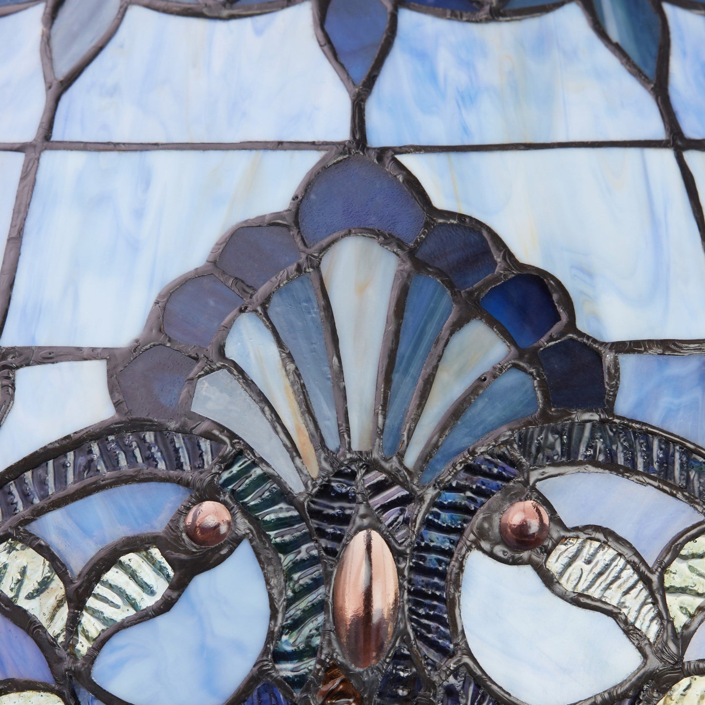 Lampadaire River of Goods Allistar en verre teinté et résine, 3 lumières, 64 pouces de hauteur, éclairage vers le bas - 20 L x 20 l x 64 H